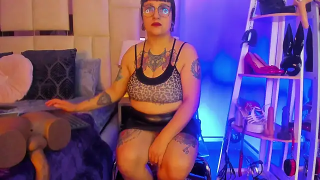 Violett Novoa online show from 11/17/25, 11:38