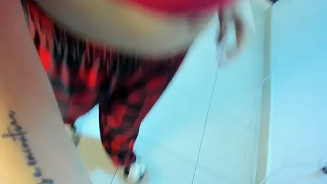 Megan Sweetas online show from 11/09/25, 02:21