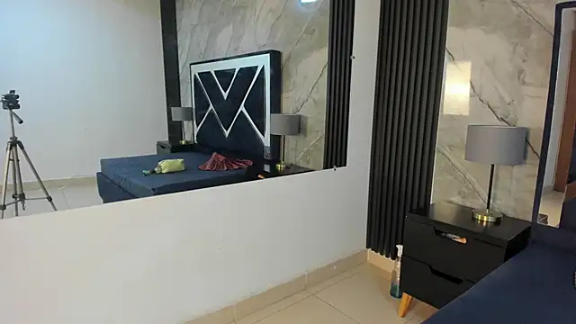 Megan Sweetas online show from 11/09/25, 08:18