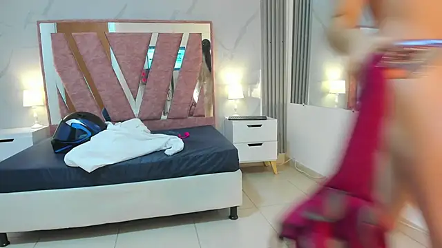 Megan Sweetas online show from 12/15/25, 01:21