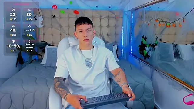 Thomas moon online show from 10/26/25, 01:39