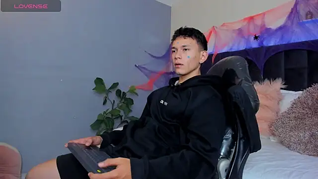 Thomas moon online show from 10/30/25, 01:23