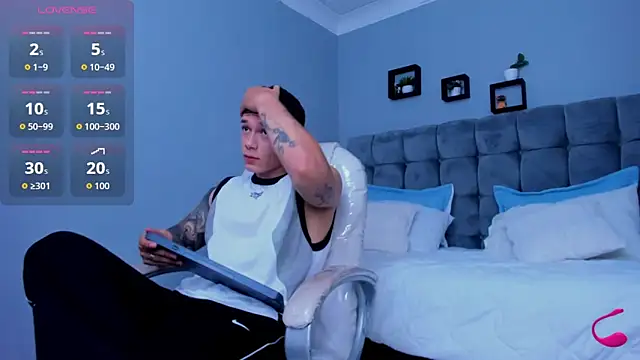 Thomas moon online show from 11/21/25, 02:05