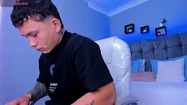 Thomas moon online show from 12/04/25, 01:31