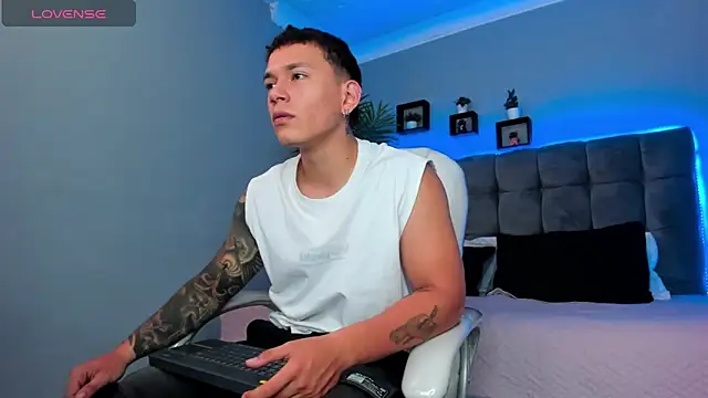 Thomas moon online show from 04/24/26, 01:57