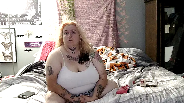 Snapshot of vanessraine chatting on 06/17/26, 01:52 vanessraine online show from 06/17/26, 01:52