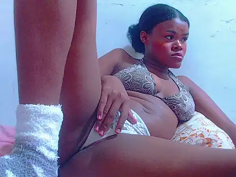 Snapshot of negrihot_crazy chatting on 09/17/25, 09:00 negrihot crazy online show from 09/17/25, 09:00