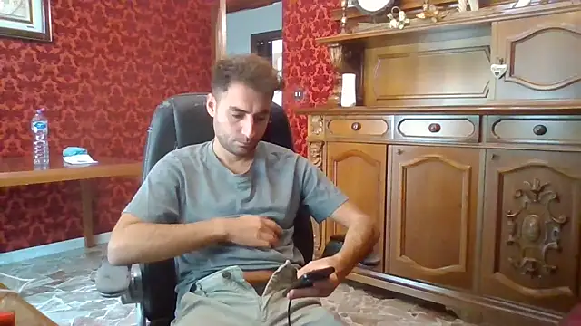 Snapshot of Torissimo92 chatting on 10/17/25, 10:18 Torissimo92 online show from 10/17/25, 10:18