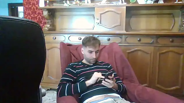 Snapshot of Torissimo92 chatting on 12/19/25, 10:44 Torissimo92 online show from 12/19/25, 10:44