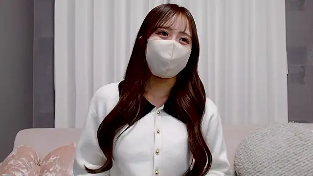  YUI CHAN  online show from 12/22/25, 10:56