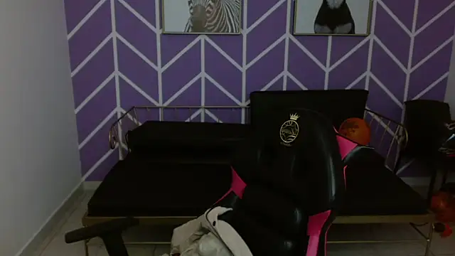 Adhara Kitten online show from 11/12/25, 01:11