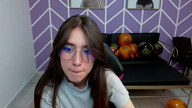 Adhara Kitten online show from 11/13/25, 04:17