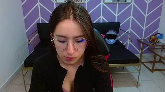 Adhara Kitten online show from 01/08/26, 01:35