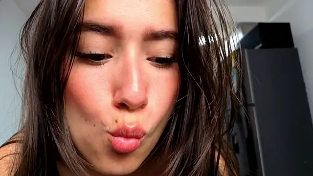 Adhara Kitten online show from 05/27/26, 01:30