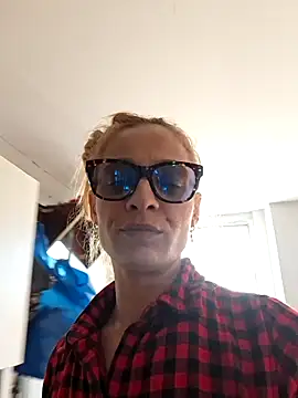Snapshot of aellabeyonce chatting on 04/16/26, 03:13 aellabeyonce online show from 04/16/26, 03:13