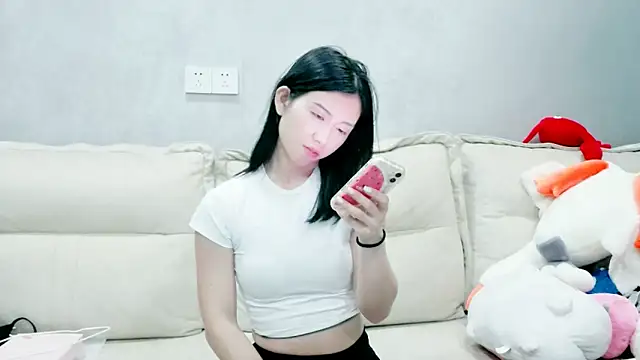 Snapshot of xiaoLI-2025 chatting on 09/26/25, 02:43 xiaoLI-2025 online show from 09/26/25, 02:43