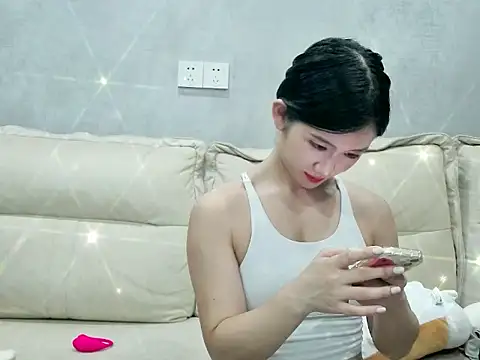 Snapshot of xiaoLI-2025 chatting on 09/30/25, 03:28 xiaoLI-2025 online show from 09/30/25, 03:28