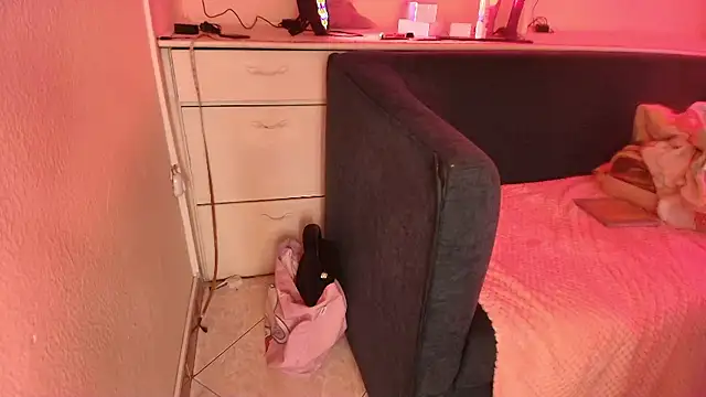 Terraelowen online show from 10/10/25, 11:42