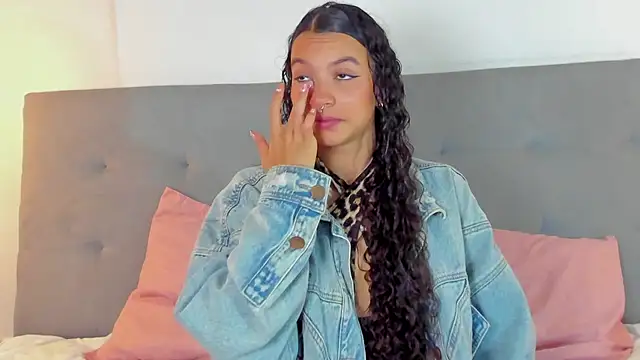 Luna Claire online show from 11/12/25, 11:32