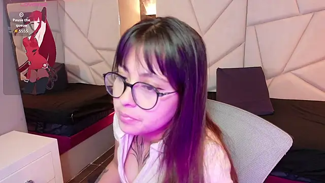 sophiaa 7 online show from 10/07/25, 02:36