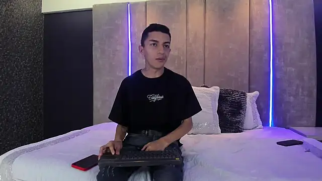 NickandAbby  online show from 04/23/26, 07:38