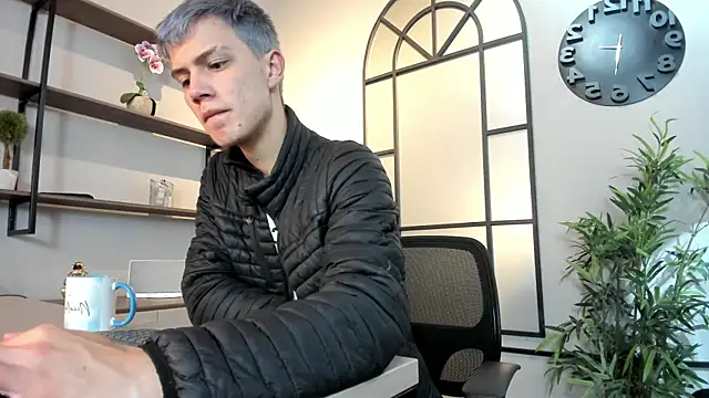 Snapshot of nicktorn chatting on 10/04/25, 12:14 nicktorn online show from 10/04/25, 12:14
