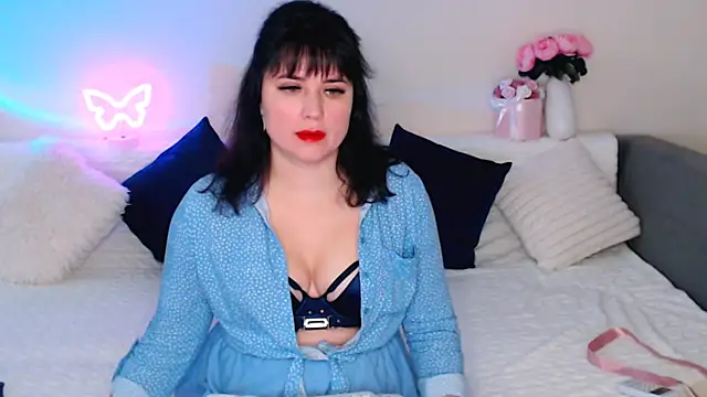 Bella Hillss online show from 10/02/25, 06:15