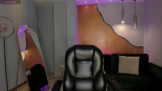 MiaLaurence online show from 10/26/25, 11:27