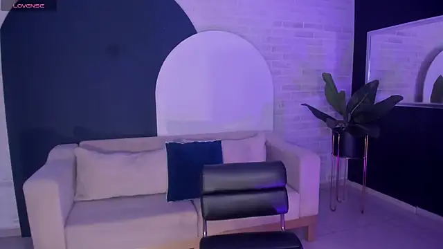 MiaLaurence online show from 03/13/26, 07:42