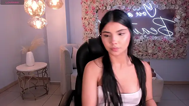 MiaLaurence online show from 03/26/26, 07:08