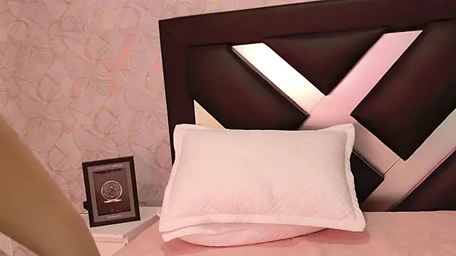 CataRicci online show from 04/22/26, 02:14