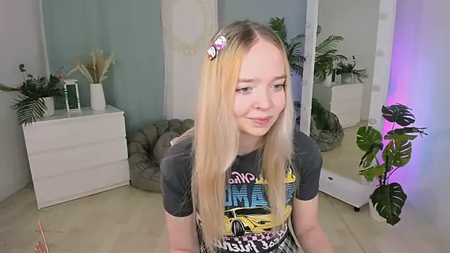 BellaMontgomery online show from 12/03/25, 10:52