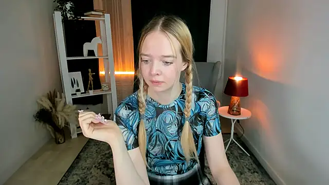 BellaMontgomery online show from 12/14/25, 10:25