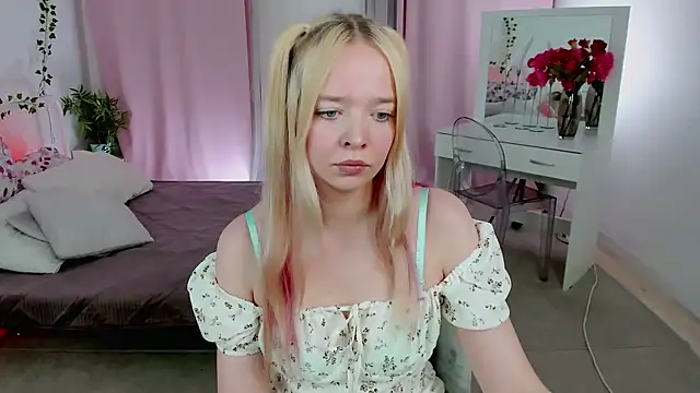 BellaMontgomery online show from 02/08/26, 04:43