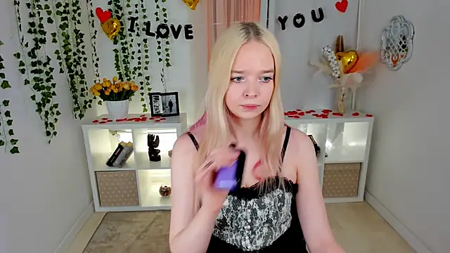 BellaMontgomery online show from 02/09/26, 04:44