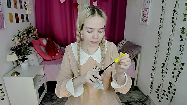 BellaMontgomery online show from 05/30/26, 06:38