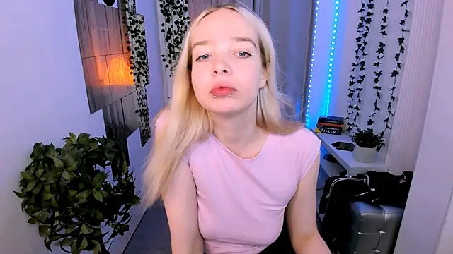BellaMontgomery online show from 06/07/26, 10:24