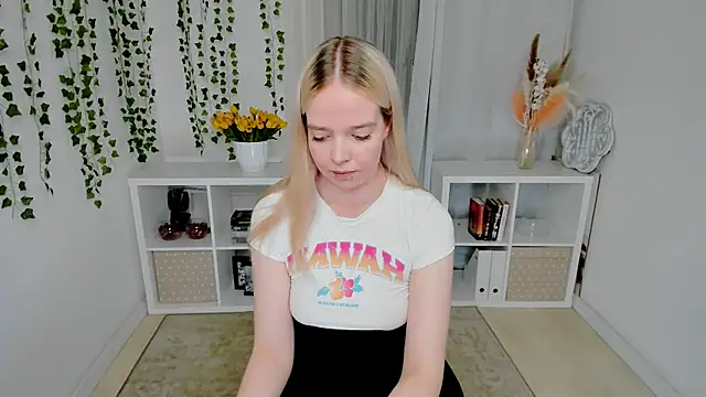 BellaMontgomery online show from 06/19/26, 10:35