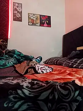 hot-twin online show from 12/03/25, 08:29