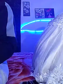 hot-twin online show from 12/20/25, 07:54