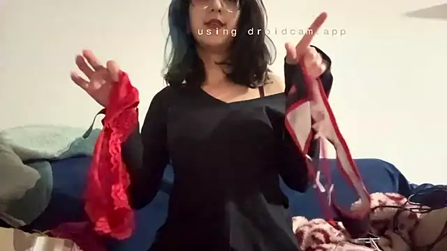 Snapshot of petitepeach6 chatting on 02/21/26, 09:16 petitepeach6 online show from 02/21/26, 09:16