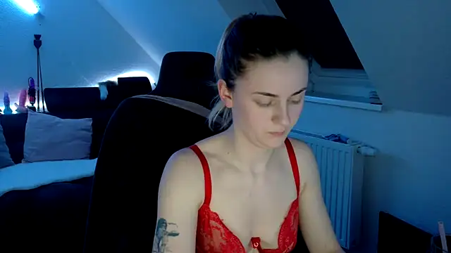 Melly4You online show from 04/08/26, 10:10