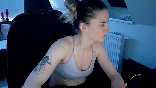 Melly4You online show from 04/21/26, 09:28