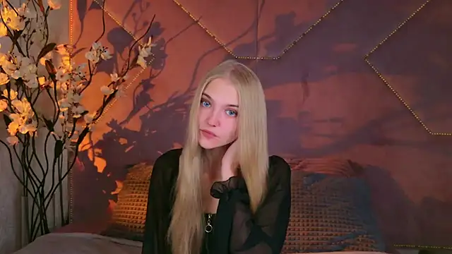 Snapshot of 4example_Chloe chatting on 10/01/25, 10:43 4example Chloe online show from 10/01/25, 10:43