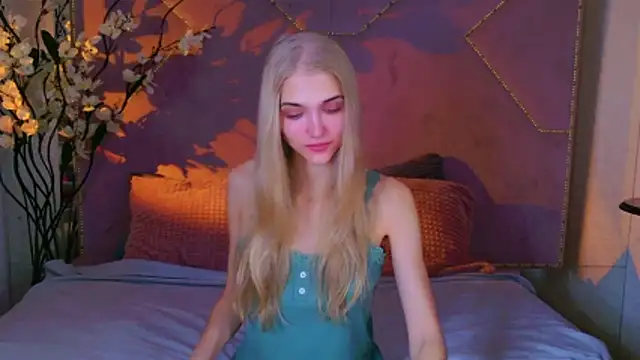 Snapshot of 4example_Chloe chatting on 10/14/25, 10:38 4example Chloe online show from 10/14/25, 10:38