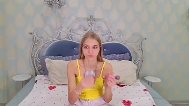 Snapshot of 4example_Chloe chatting on 11/21/25, 10:36 4example Chloe online show from 11/21/25, 10:36