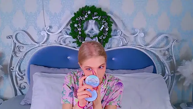 Snapshot of 4example_Chloe chatting on 12/03/25, 11:08 4example Chloe online show from 12/03/25, 11:08