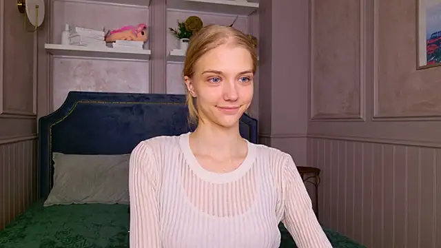 4example Chloe online show from 03/10/26, 11:26