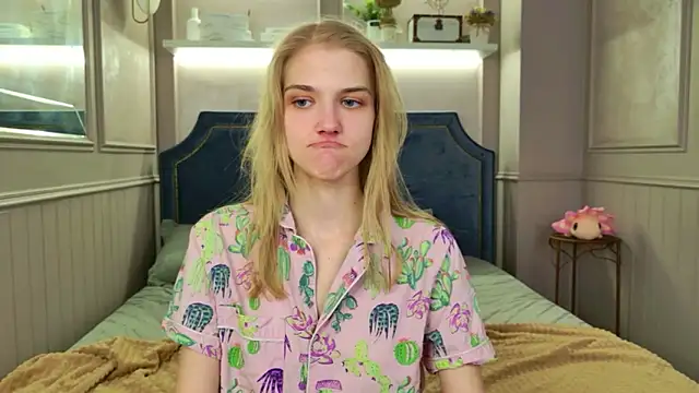 4example Chloe online show from 03/15/26, 10:21