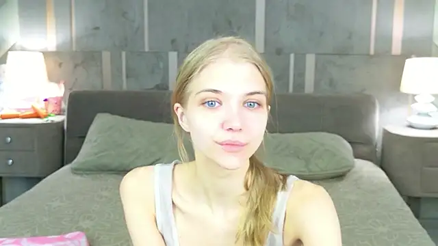 4example Chloe online show from 04/03/26, 05:49